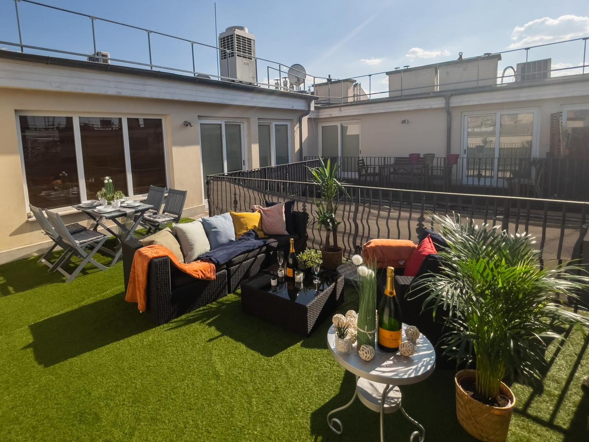 Luxurious Penthouse In The Heart Of Budapest Exterior photo